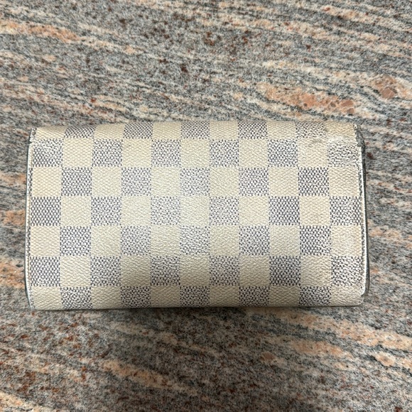 Louis Vuitton Wallet - Picture 2 of 8